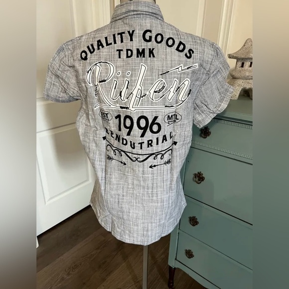 🔥 NWT 🔥 Men Button down Shirt - Picture 2 of 4